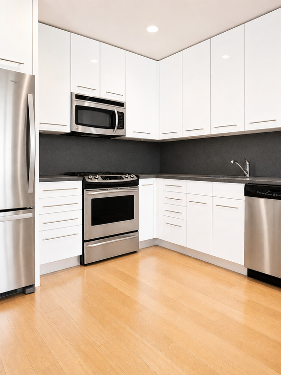 517 West 46th Street, Unit 404 photo 3