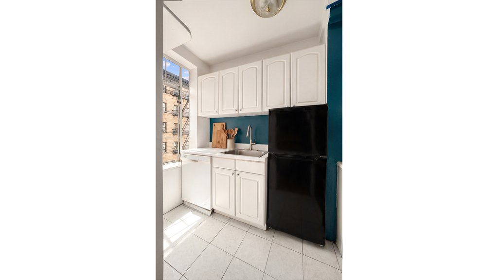 333 West 56th Street, Unit 6J photo 3