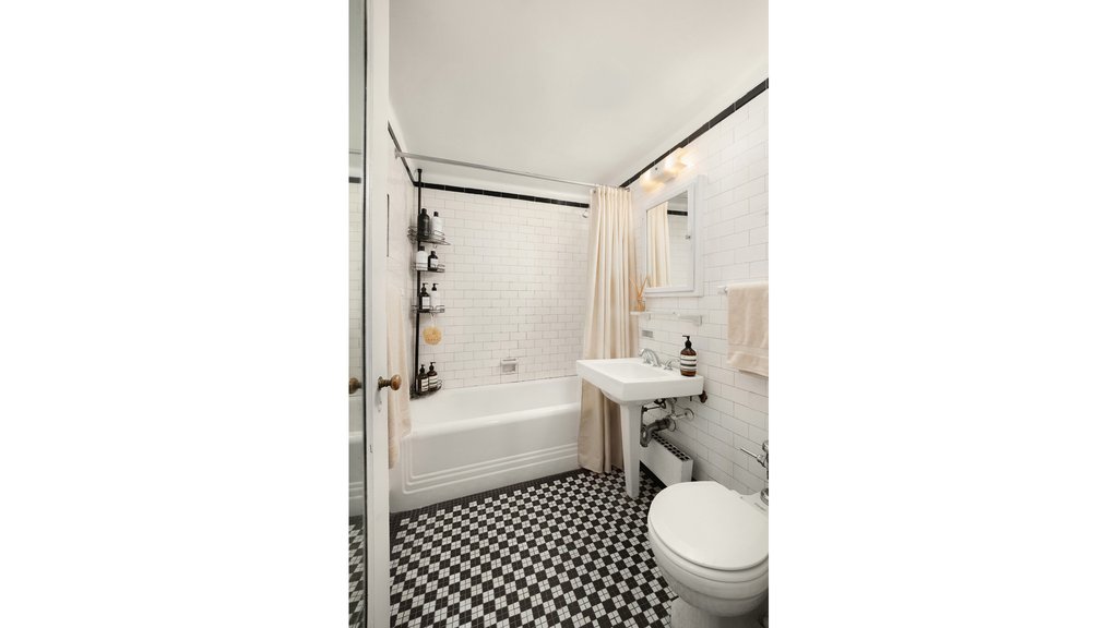 333 West 56th Street, Unit 6J photo 4