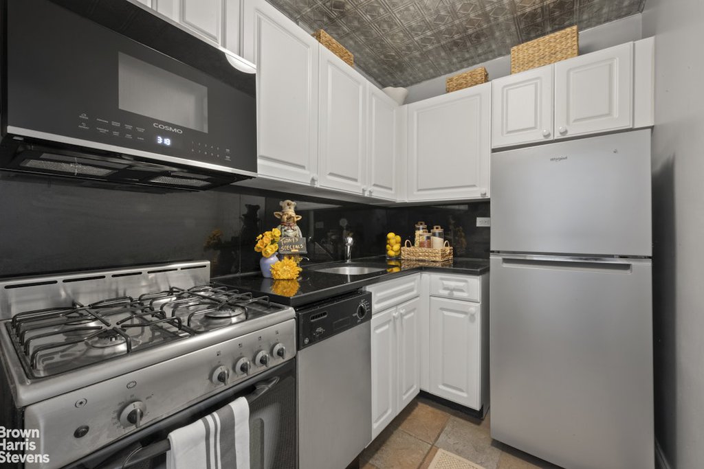 333 East 75th Street, Unit 8D photo 4