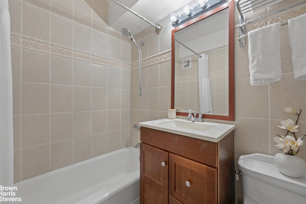 333 East 75th Street, Unit 8D photo 5