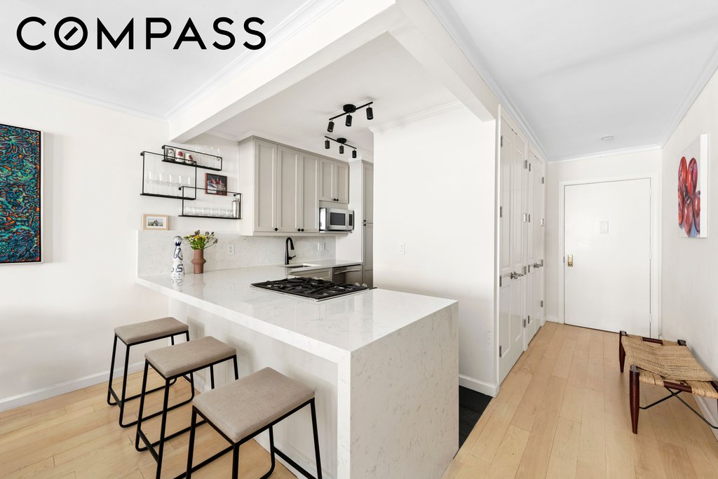 313 West 22nd Street, Unit 2A photo 3