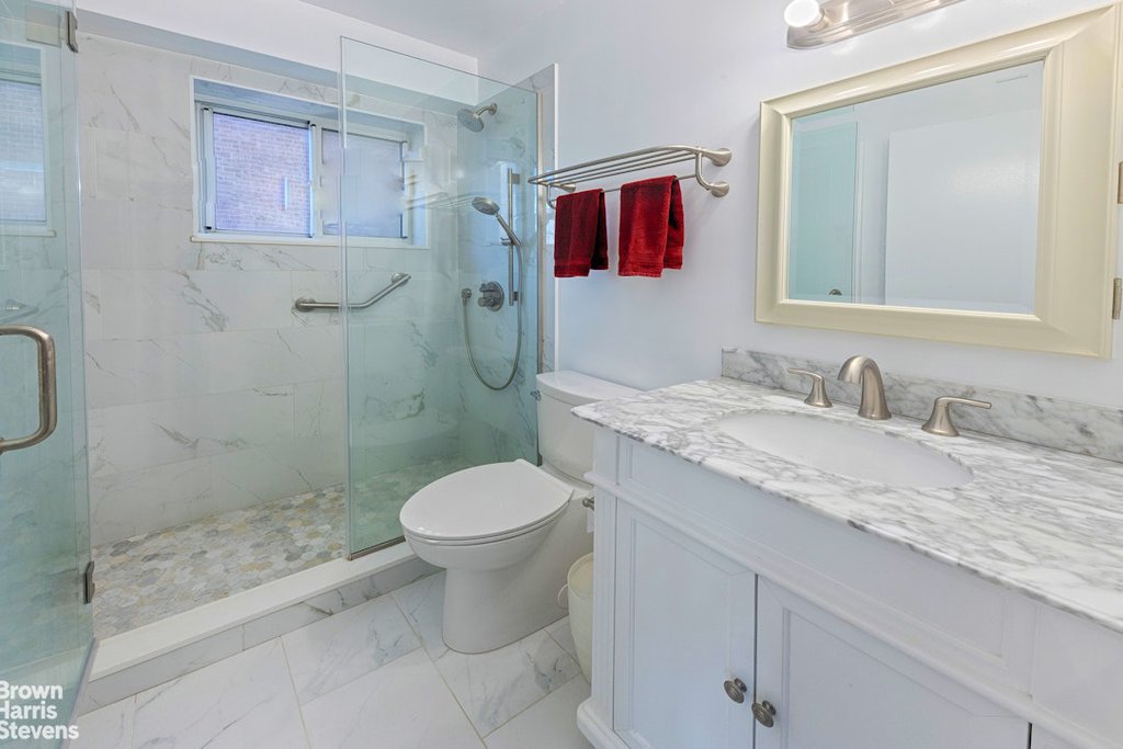 420 East 58th Street, Unit 18C photo 5