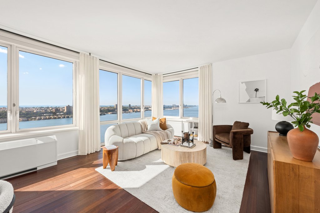 80 Riverside Boulevard, Unit 37A