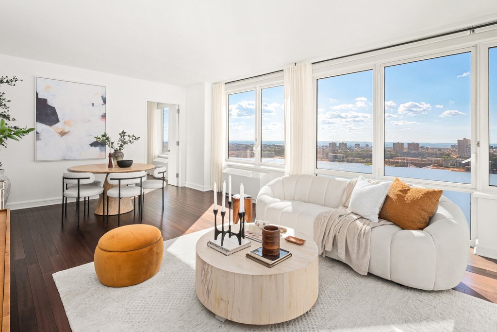 80 Riverside Boulevard, Unit 37A photo 2