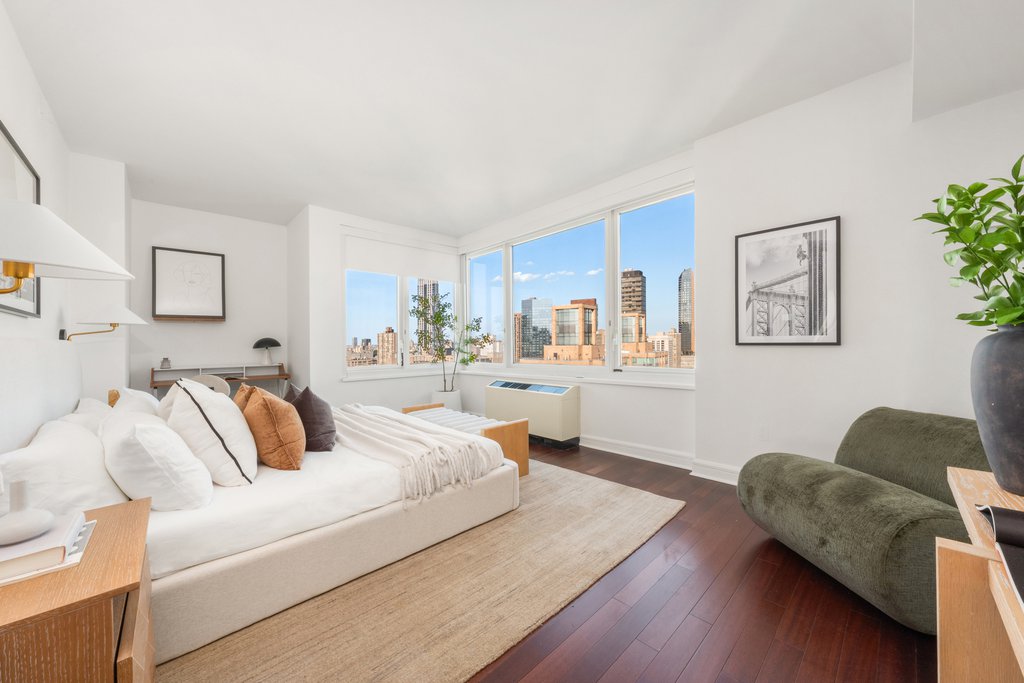 80 Riverside Boulevard, Unit 37A photo 5