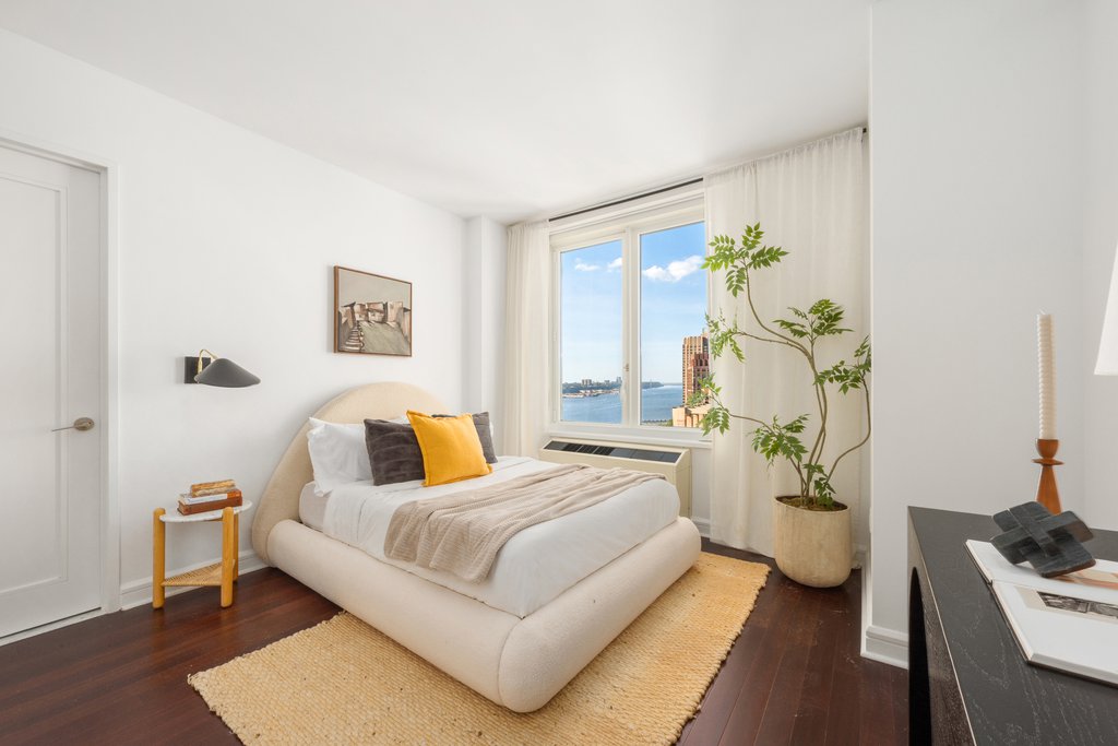 80 Riverside Boulevard, Unit 37A photo 10