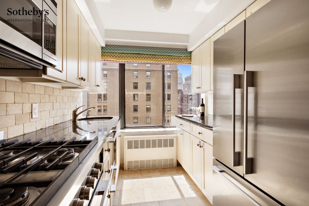 900 Park Avenue, Unit 14C photo 4
