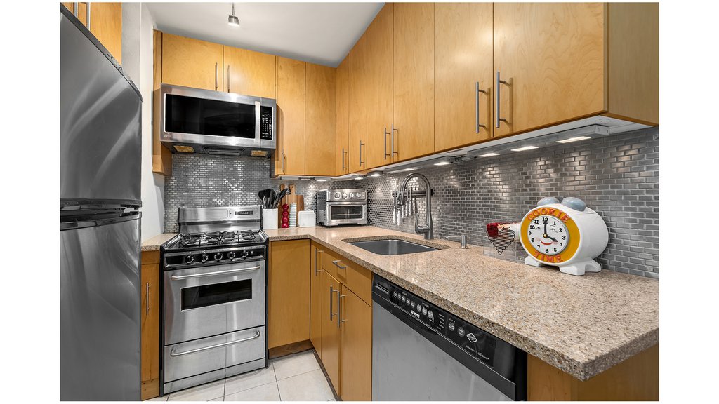 201 East 25th Street, Unit 6K photo 5
