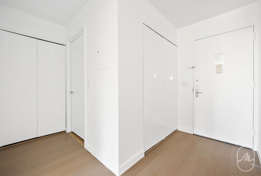 561 Tenth Avenue, Unit 44G photo 3