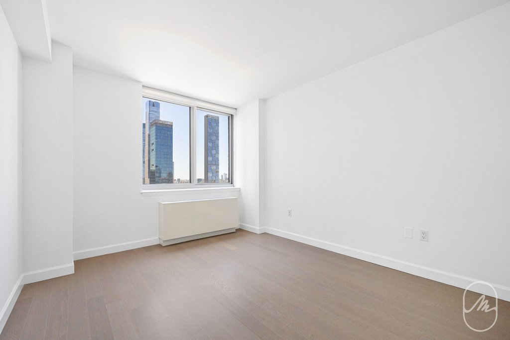 561 Tenth Avenue, Unit 44G photo 4