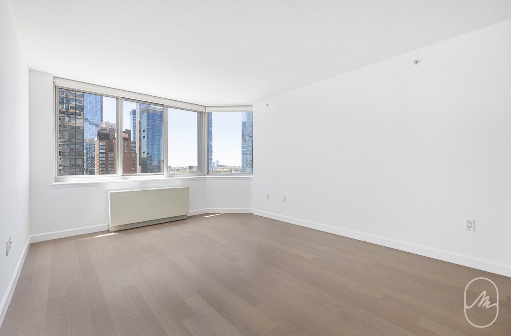 561 Tenth Avenue, Unit 44G photo 5