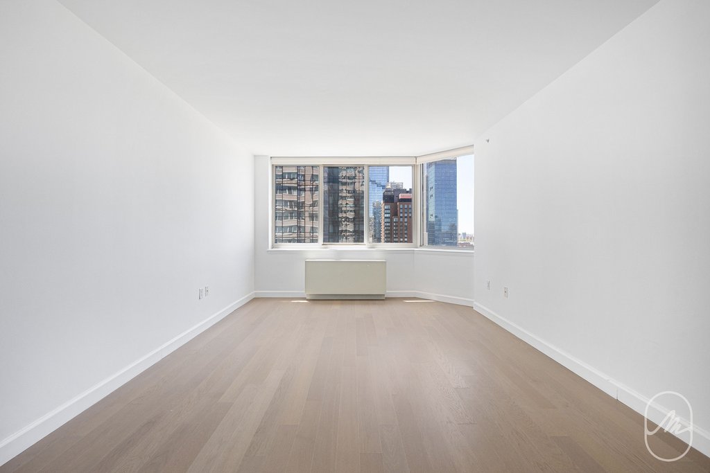 561 Tenth Avenue, Unit 44G photo 6