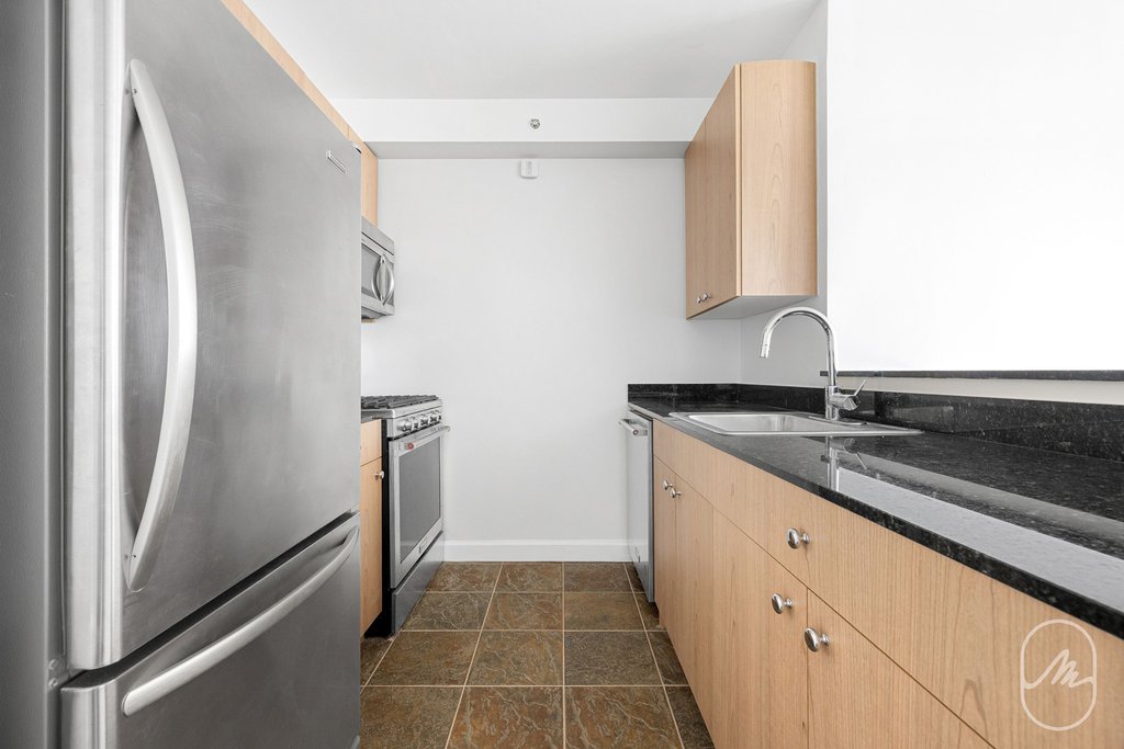 561 Tenth Avenue, Unit 44G photo 7