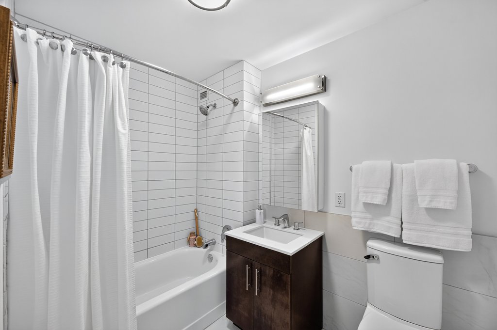 535 West 52nd Street, Unit 6B photo 2