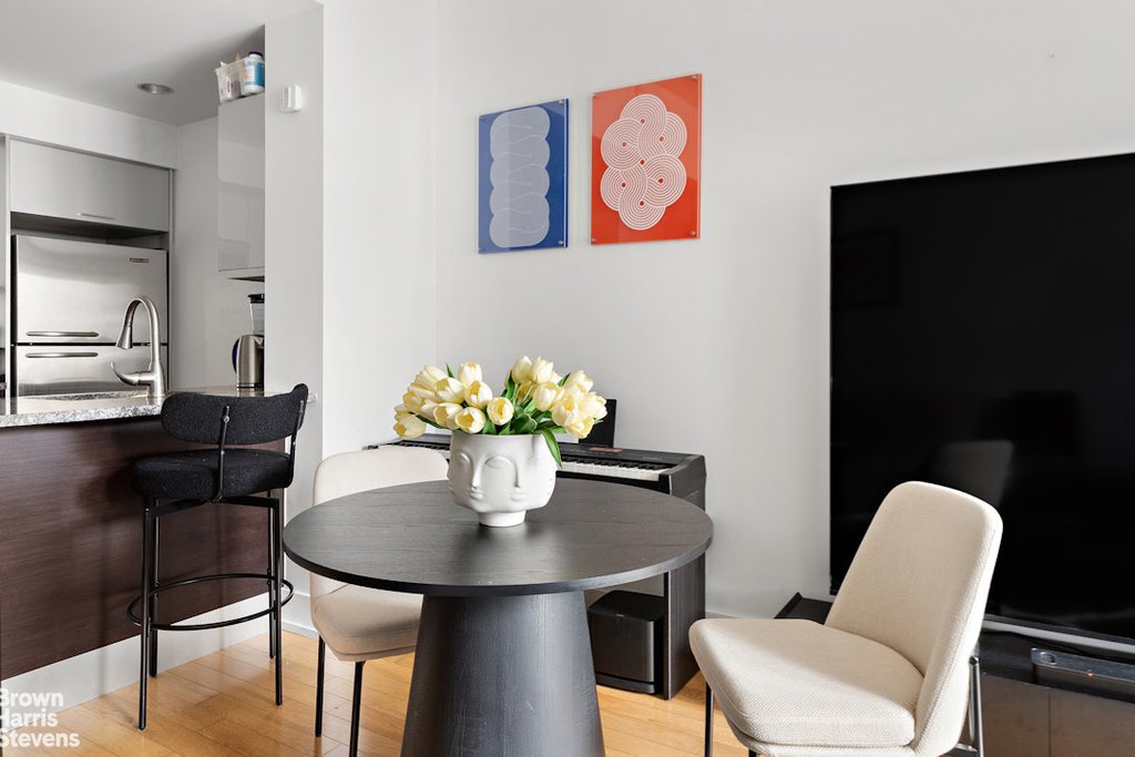 350 West 42nd Street, Unit 18E photo 2