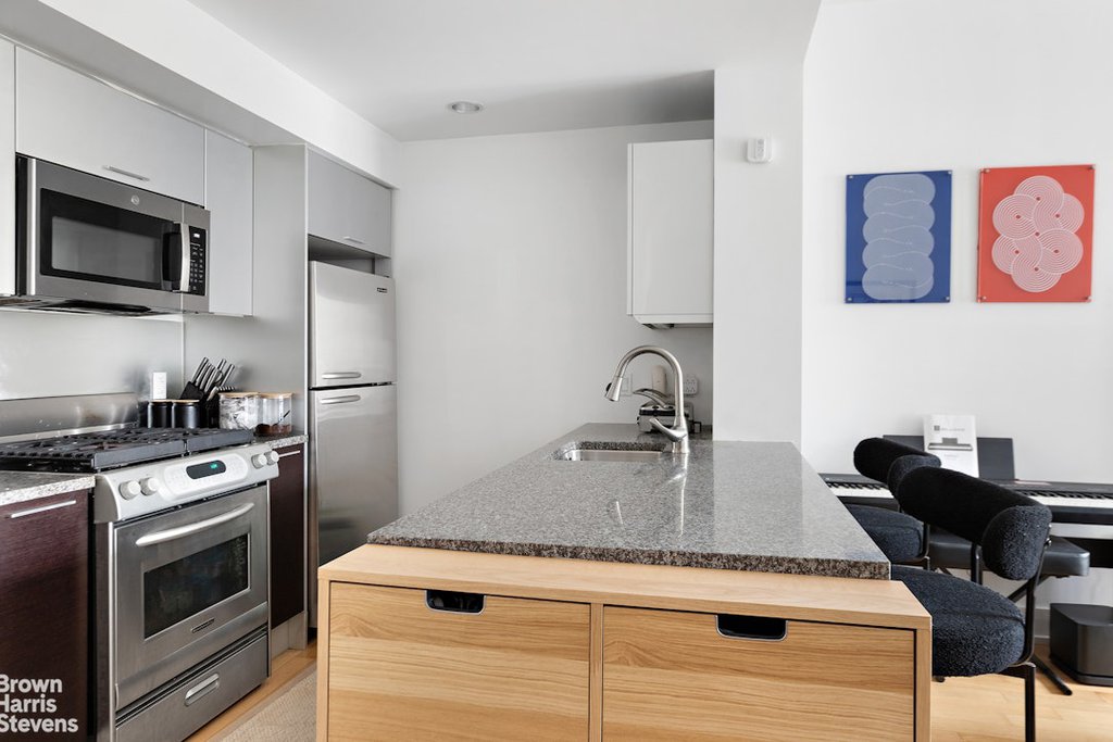 350 West 42nd Street, Unit 18E photo 4