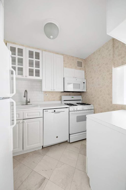 425 East 63rd Street, Unit E9G photo 5