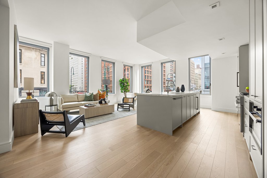 540 Sixth Avenue, Unit 2D photo 2