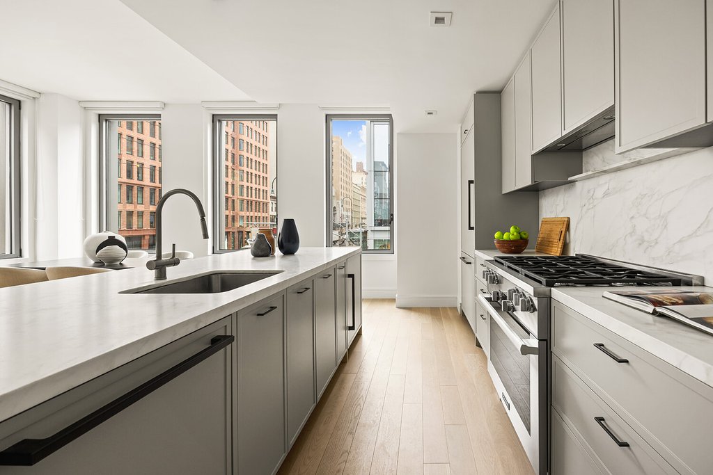 540 Sixth Avenue, Unit 2D photo 7