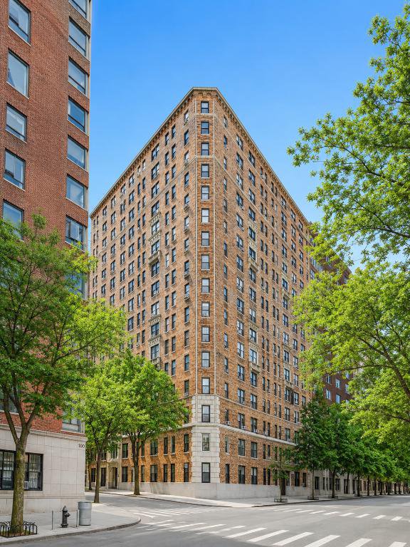 98 Riverside Drive, Unit 2G photo 7