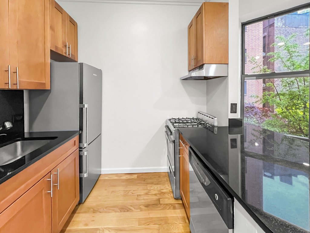 130 East 93rd Street, Unit 4A photo 2