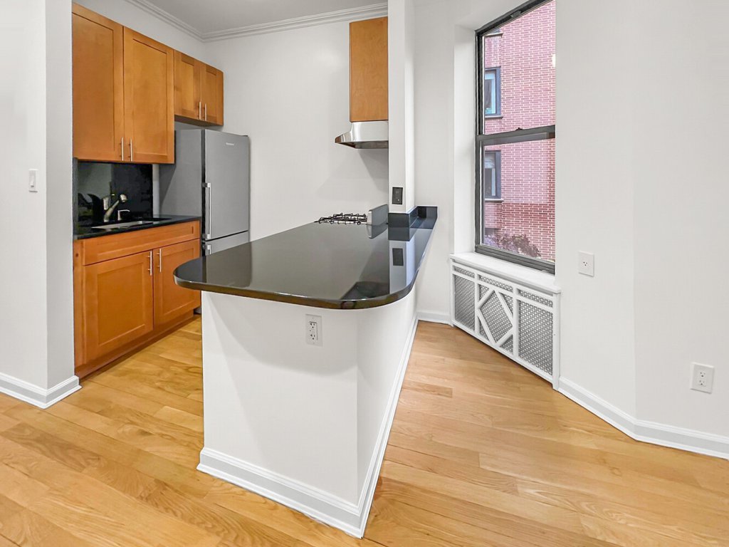 130 East 93rd Street, Unit 4A photo 3