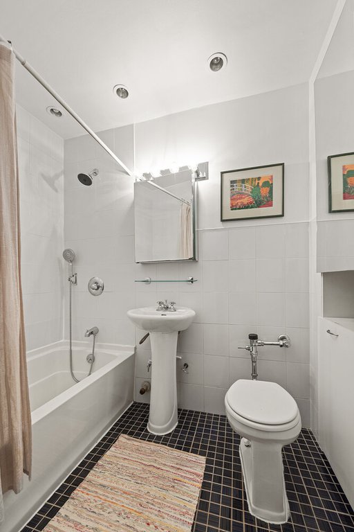 400 East 17th Street, Unit 512 photo 7