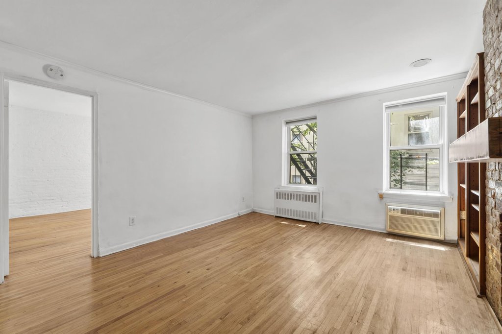 323 East 21st Street, Unit M4 photo 4