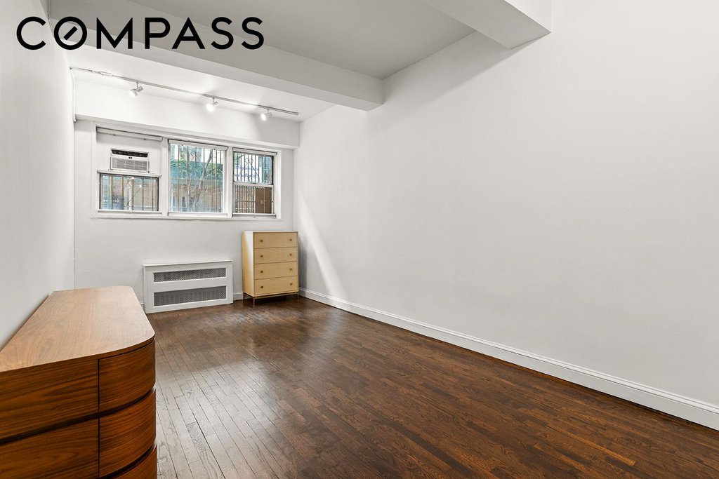 180 Thompson Street, Unit LE photo 3