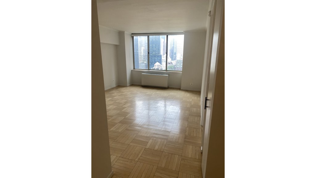 236 East 47th Street, Unit 15E photo 2