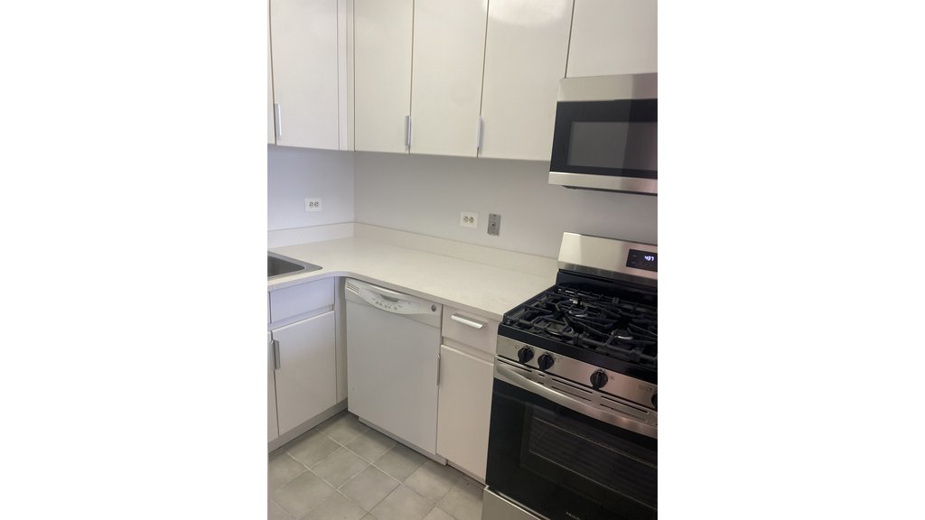236 East 47th Street, Unit 15E photo 10