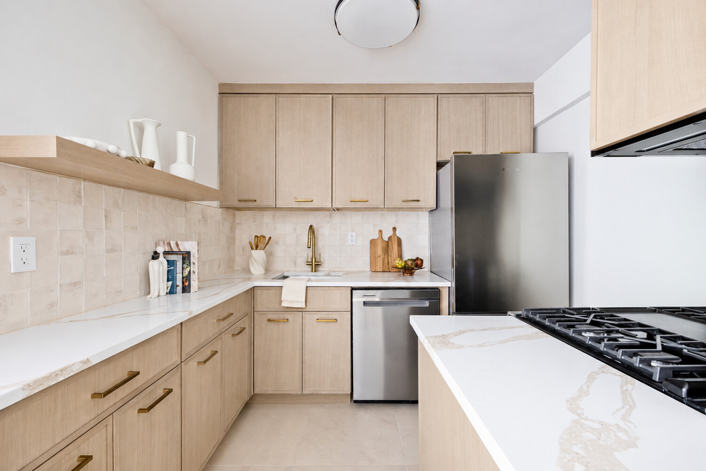 415 Beverley Road, Unit 3C photo 5