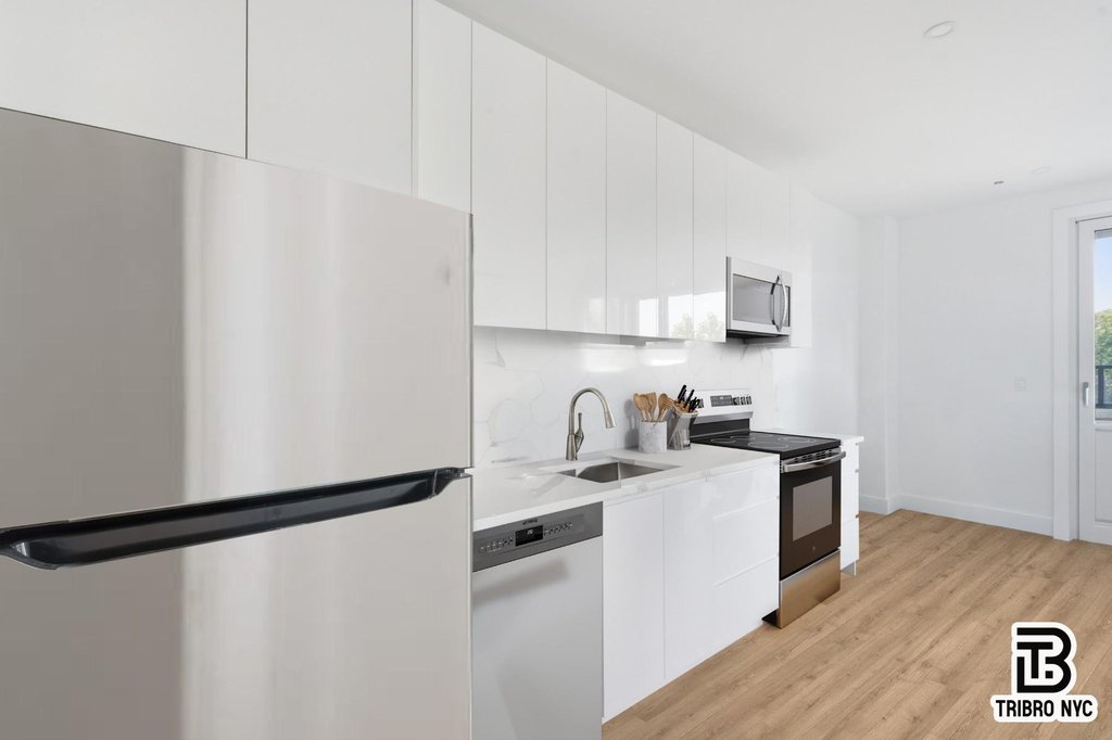 461 Lexington Avenue, Unit 4 photo 4