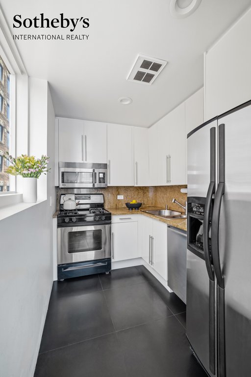 146 West 57th Street, Unit 58F photo 5