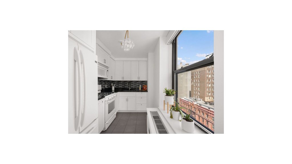 201 West 74th Street, Unit 11E photo 3