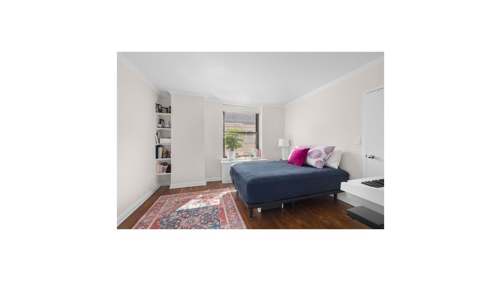 201 West 74th Street, Unit 11E photo 4