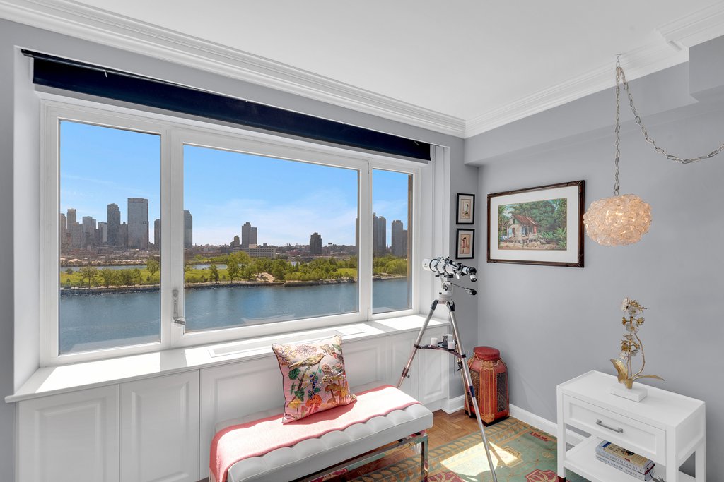 45 Sutton Place South, Unit 10H photo 9