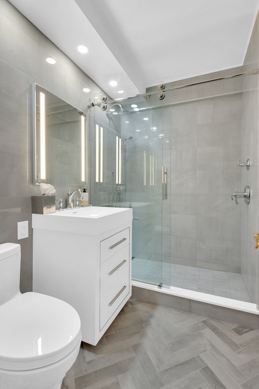 45 Sutton Place South, Unit 10H photo 12