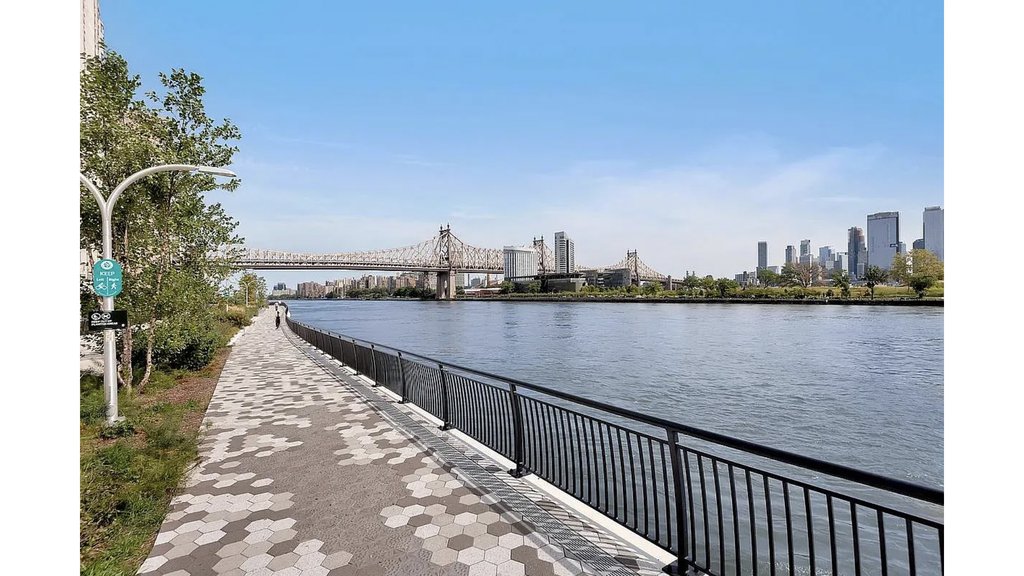 45 Sutton Place South, Unit 10H photo 21