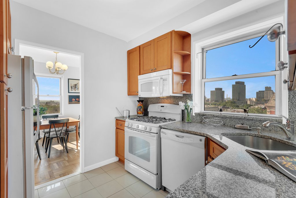 34 Plaza Street East, Unit 607 photo 4