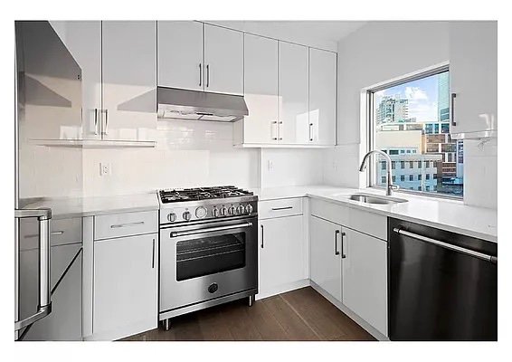 4244 Crescent Street, Unit 6B photo 5