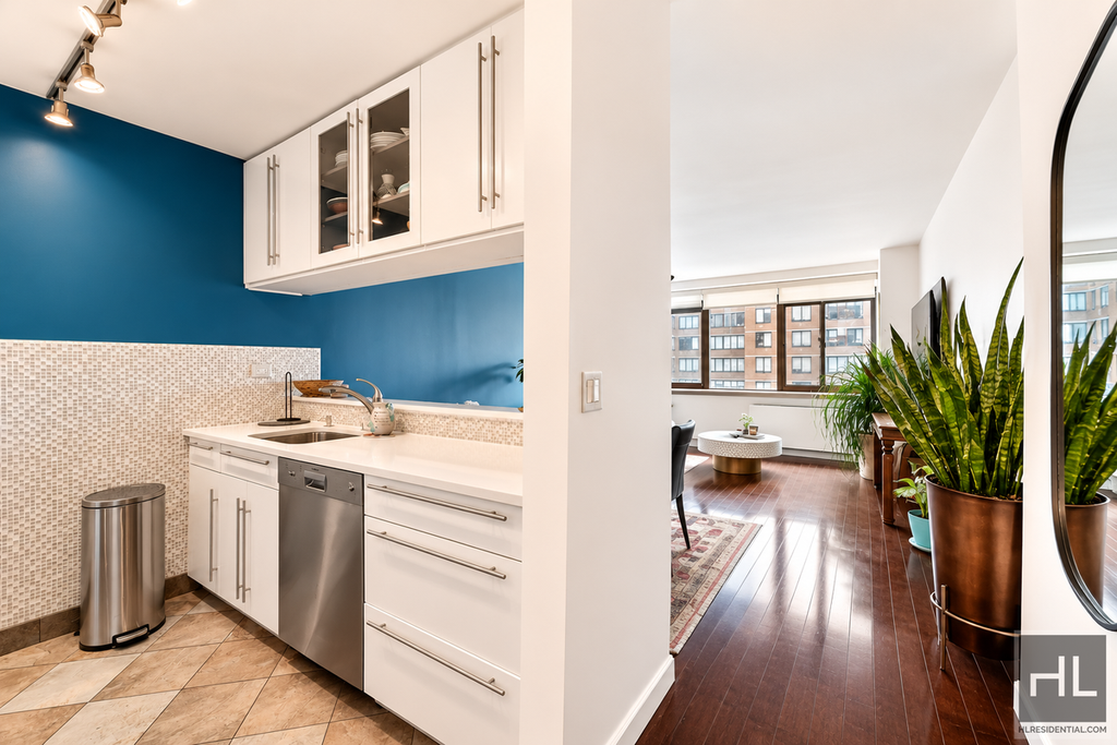 157 East 32nd Street, Unit 16A photo 5
