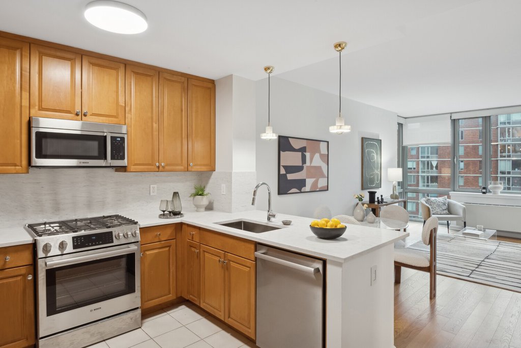 425 Main Street, Unit 8A