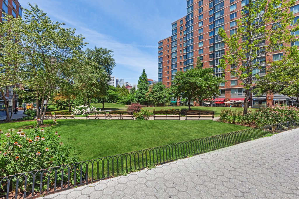 425 Main Street, Unit 8A photo 24