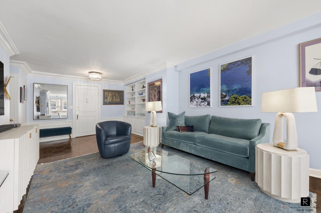 196 East 75th Street, Unit 5D photo 2