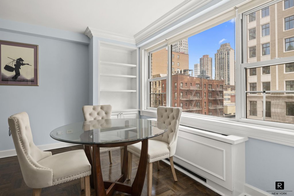 196 East 75th Street, Unit 5D photo 4