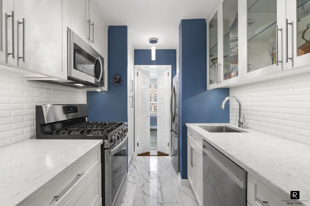 196 East 75th Street, Unit 5D photo 5