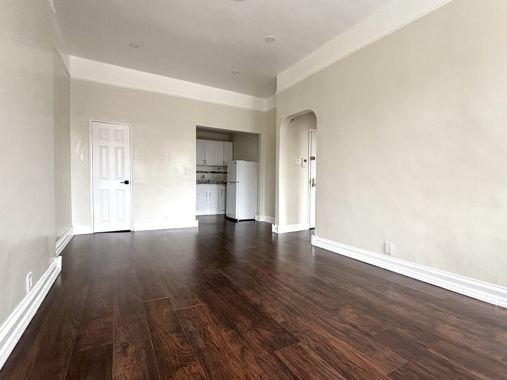 112 West 121st Street, Unit 8 photo 2