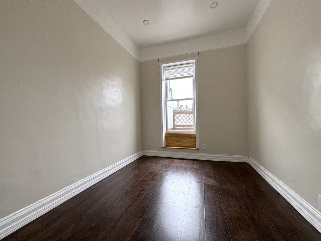 112 West 121st Street, Unit 8 photo 3